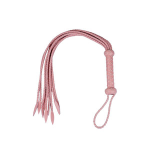 Látigo de cuero rosa con tiras trenzadas y mango anudado - Product Image 1