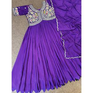 Vestido de corte Aliya y Dupatta con bordado elegante de lentejuelas para ocasiones nocturnas - Product Image 6