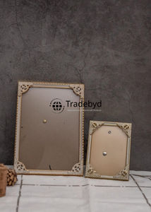 Cadre photo en métal de luxe, accent décoratif par Tradebyd - Product Image 4