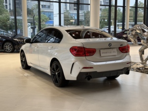 <span class=keywords><strong>BMW</strong></span> Serie 1 <span class=keywords><strong>120i</strong></span> M Sport Shadow Edition Sedán Automático <span class=keywords><strong>Usado</strong></span> 2022, Volante a la Izquierda - Certificado como Vehículo <span class=keywords><strong>Usado</strong></span> - Product Image 2