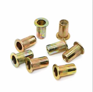 Écrou à riveter tendance en laiton avec finition zinguée, écrou à riveter à tête moletée plate - Product Image 5