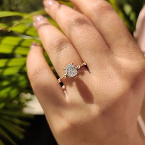 Anillo Minimalista de Siete Diamantes con Corte Cojín, Piedras EF VS en Plata Sólida 925, de 1.00 a 2.00 CT, Regalo para Mujer - Product Image 1