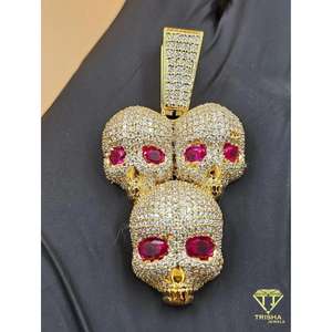 Pendentif géométrique triple crâne en argent sterling 925 avec diamants de laboratoire VVS, bijoux unisexes hip-hop - Product Image 1