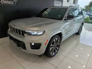 SUV de taille moyenne Cherokee 2024 d'occasion, moteur essence 3.6L, finition haut de gamme - Product Image 4