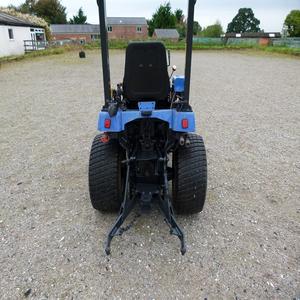 Livraison rapide - Tracteur Iseki TXG23 prêt à l'emploi immédiat avec une puissance efficace et une expérience de conduite confortable - Product Image 1