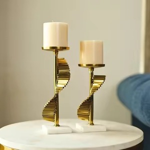 Élégant Porte-Bougie Décoratif en Métal pour les Fêtes, Idéal pour une Décoration d'Événements Haut de Gamme - Product Image 5