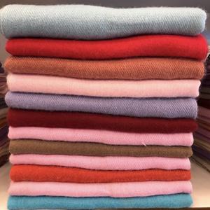 Écharpe/châle pour femme de luxe, ultra-fine, durable, légère, nouveau modèle d'hiver, imprimé géométrique/rayé, douce, du Népal - Product Image 1