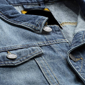 Veste en jean pour hommes de haute qualité de couleur unie avec bouton couvert pour le printemps - Product Image 5