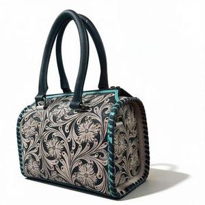 กระเป๋าถือแบบมีหูหิ้วคู่ รุ่นมินิ สปีดดี้ ดัฟเฟิล ลายตารางหมากรุก ดีไซน์รูปหัวใจ  ตกแต่งลายดอกไม้แกะสลักด้วยมือ ทำจากหนังแท้ 100% - Product Image 6