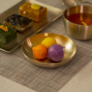 Bol moyen élégant en bronze forgé à la main, assiette traditionnelle coréenne pour la haute cuisine - Product Image 5