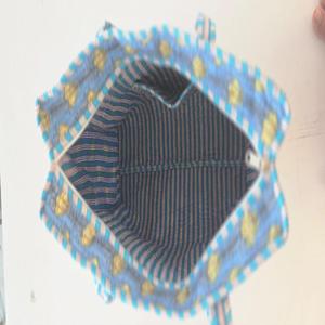 Quilted Cotton Geometric Pattern Tote Bag with Zipper Closure Shopping & Travel Bag - Product Image 3