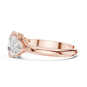Bague en or rose à trois pierres taille émeraude avec pierres latérales en forme de poire, élégante bague de fiançailles pour femme, bijoux raffinés - Product Image 5