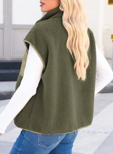 Chaleco de Forro Polar Sherpa Color Oliva para Mujer, con Bolsillos de Nylon en Contraste, Cierre Frontal con Cremallera, Sin Mangas, Logotipo Personalizado OEM, Venta al Por Mayor - Product Image 2