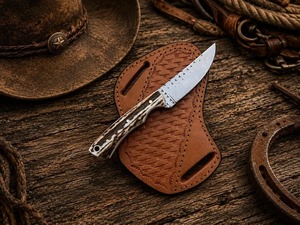 Cuchillo de Caza de Acero Inoxidable con Hoja Serrada de Punta Caída de 0.6 mm de Grosor con Funda de Cuero para Uso en Exteriores - Product Image 1