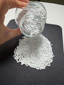 Offre Spéciale : Masterbatch de remplissage plastique Caco3 pour PE et PP – Blancheur et luminosité accrues pour bouteilles de cosmétiques et sacs de courses moulés par injection - Product Image 1