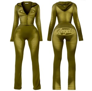 Conjunto de chándal de mujer de peso pesado 400g, estilo streetwear, con lavado, top corto con cremallera, pantalón jogger acampanado y sudadera con capucha con cordón, con logotipo personalizado - Product Image 5