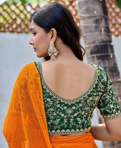 Sari de Georgette de Bollywood con adornos y rayas KV - Product Image 3