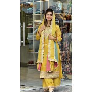 Conjunto de Top de Chifón y Pantalones Plazzo con Dupatta Amarillo de Aarohi Designer, Hermoso Look para Fiesta, Material de Faux Georgette, Talla L - Product Image 1