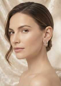 Boucles d'oreilles ethniques plaquées or rose avec diamants, motif géométrique ajouré, serties griffes, pour femme, idéales pour fêtes et mariages - Product Image 4