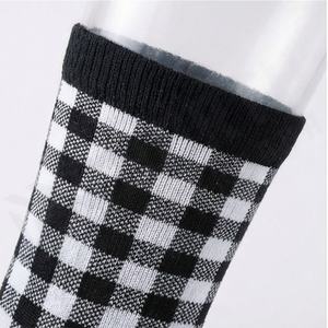 Chaussettes de sport personnalisées pour la course à pied, respirantes, rembourrées, performantes, durables, douces, pour la salle de sport, couleur personnalisée, lot de paires ajustées - Product Image 4