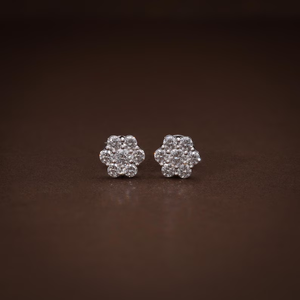 Boucles d'oreilles clous fleur en moissanite VVS, diamant, argent sterling 925, sertissage pavé, bijoux fins de luxe pour femme - Product Image 1