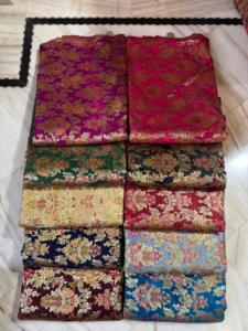 Tissu Brocart en Gros à Motifs Floraux Colorés, Textile Jacquard Tissé pour Vêtements Ethniques, Saris, Décoration Intérieure et Emballage Cadeau - Product Image 2