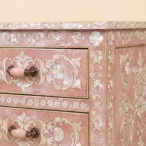Mesa de Noche de Lujo con 3 Cajones y Tapa de Nácar, Diseño Floral Moderno Hecho a Mano, Color y Tamaño Personalizables - Product Image 5