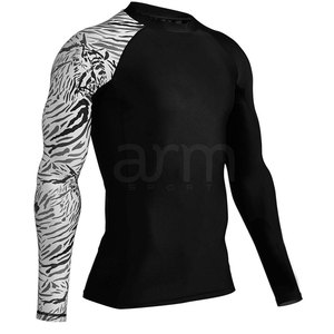 Último Diseño de Camiseta Deportiva Rash Guard para Hombre, Camiseta Rash Guard de Precio Económico y Alta Venta con Logotipo Personalizado, Hecha en Pakistán - Product Image 2