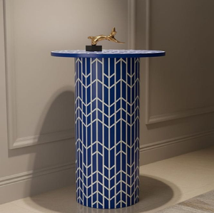 Impresionante mesa auxiliar con diseño de tambor y franjas alternadas en azul y madera natural, disponible a precios de mayorista. - Product Image 3