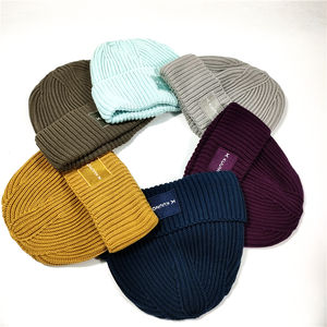 Gorro de Punto Personalizado con Puño a Cuadros Multicolor, 100% Acrílico, Estilo Urbano, Deportivo, Cálido para Invierno, Unisex - Product Image 1