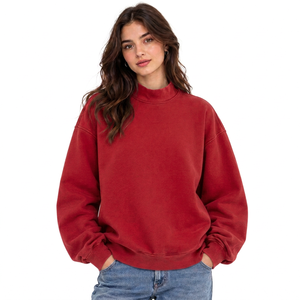 Sudadera de cuello alto para mujer de marca privada, de forro polar grueso, con logo gráfico estampado en relieve, hombros caídos y acabado lavado. - Product Image 4