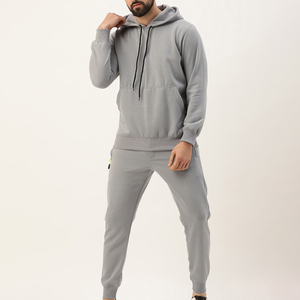 Nueva Llegada, Cómodos Conjuntos Deportivos para Hombre en Grandes Cantidades, Ropa Deportiva Ligera para Correr - Product Image 1