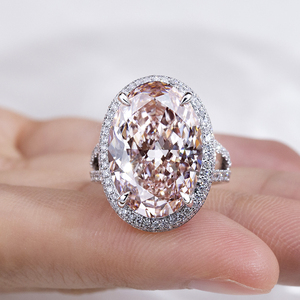 แหวนเพชรเมล็ดเดี่ยวทรงรีสีชมพู 18k รุ่น MSR-2119 จาก Messi Jewelry แหวนหมั้น - Product Image 1