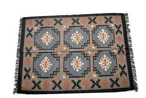 Tapis rectangulaire artisanal en laine tufté à la main, motif géométrique Kilim, écologique, pour salon, à poils moyens, nettoyage localisé, par Krafterscustom - Product Image 2