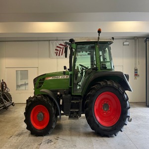 Tracteurs FENDT Économes en Carburant et Économiques, avec Roues Robustes pour Terres Montagneuses et Plates, Incluant Moteur et Composants de Roulement - Product Image 6