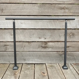 Rampe murale en fer forgé de style minimaliste, résistante à la rouille, pour escaliers extérieurs. - Product Image 4