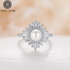 Bague de fiançailles Charm_Jewells pour femme, plaquée or rose, avec perle d'eau douce, moissanite taille baguette conique, motif floral, sertie à griffes - Product Image 5