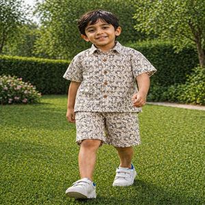 Conjunto de 2 piezas hecho a mano para niños pequeños, camiseta y pantalones cortos, 100% algodón, con un hermoso estampado de camellos, ideal para uso diario y fiestas. - Product Image 1