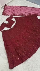 Lehenga Choli rouge en tissu filet avec pièce de blouse, robe brodée florale pour mariage et fête, pour femmes - Product Image 4