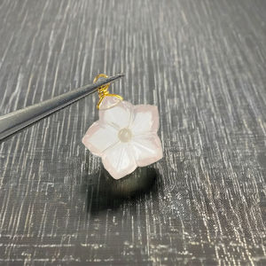 จี้925ละเอียดทำจากเงินแท้สลักด้วยมือหินควอทซ์โรสโกลด์ประดับลวดอัญมณีสีทองแวววาว - Product Image 1