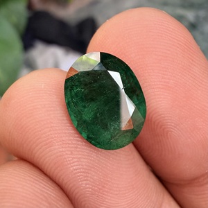 Piedra Preciosa de Esmeralda Zambiana Natural de 3.82 Quilates, Corte Ovalado Verde Intenso, Facetada, Suelta, para Joyería - Product Image 3