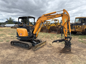 Mini-excavatrice sur chenilles polyvalente R35Z-9A, modèle 2021, pour l'aménagement paysager, les travaux publics et le développement de terrains - Product Image 3