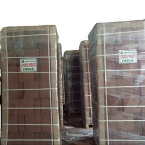 Coco peat de qualité export en gros, bloc de 5 kg - Anti-fongique | Fabricant et exportateur de tourbe de coco performante et fiable d'Inde - Product Image 3