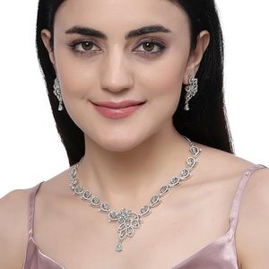 Ensemble collier et boucles d'oreilles en alliage plaqué argent, design floral, cristaux en strass, bijoux de mariage pour femmes, style romantique - Product Image 4