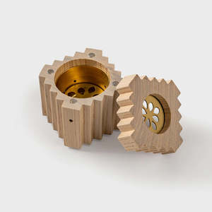 Brûleur à bakhoor traditionnel en bois, artisanal, porte-encens pour bakhoor et oud arabes, décoration d'intérieur. - Product Image 3