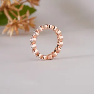Bague élégante en or rose avec diamants ronds pour femme, bijou de luxe pour mariage, fiançailles, anniversaire, bijoux fins minimalistes - Product Image 4