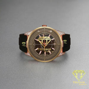 Reloj de pulsera de moda premium para hombre con caja en tono dorado, correa de silicona negra y esfera decorativa de lujo - Product Image 1