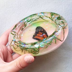Premium Handmade Resin Ashtray With Artistic Ocean Wave Design For Luxury Home Decoration Accessories - Product Image 2