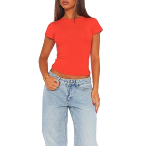Camiseta corta roja ajustada para mujer, top informal de algodón elástico de manga corta con cuello redondo y color liso - Product Image 1