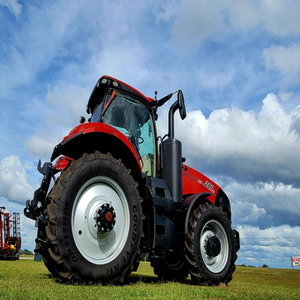 Tractor Comercial Case IH para Aplicaciones Agrícolas Pesadas con Fuerte Torque, Construcción Duradera y Sistemas Hidráulicos Confiables - Product Image 1